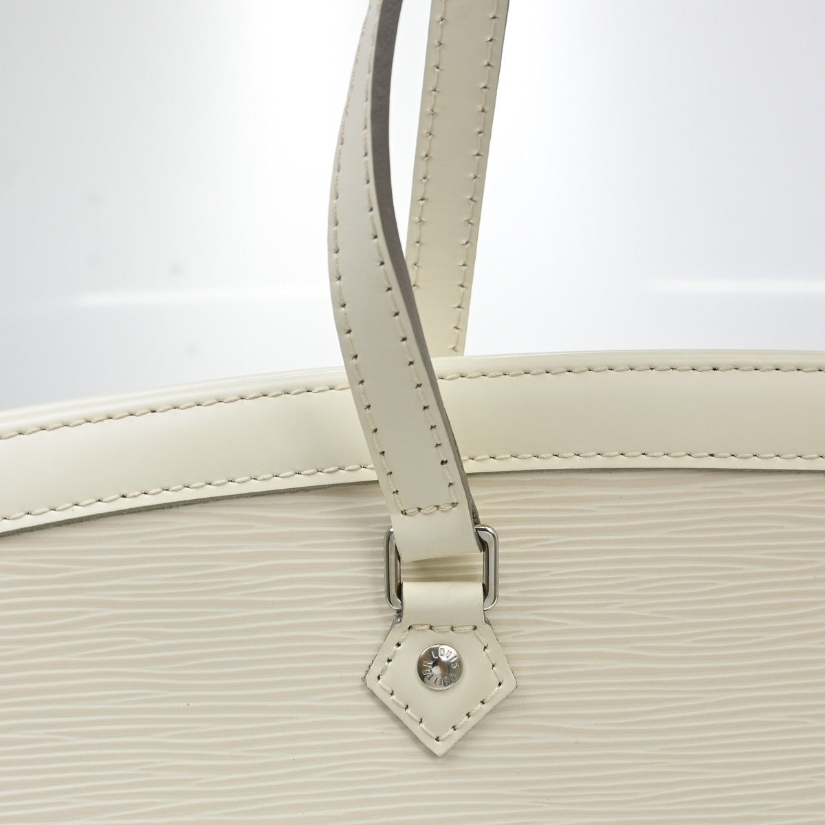 Louis Vuitton Madeleine Epi Leather White Leather Shoulder Bag Bag (Pre-Owned)