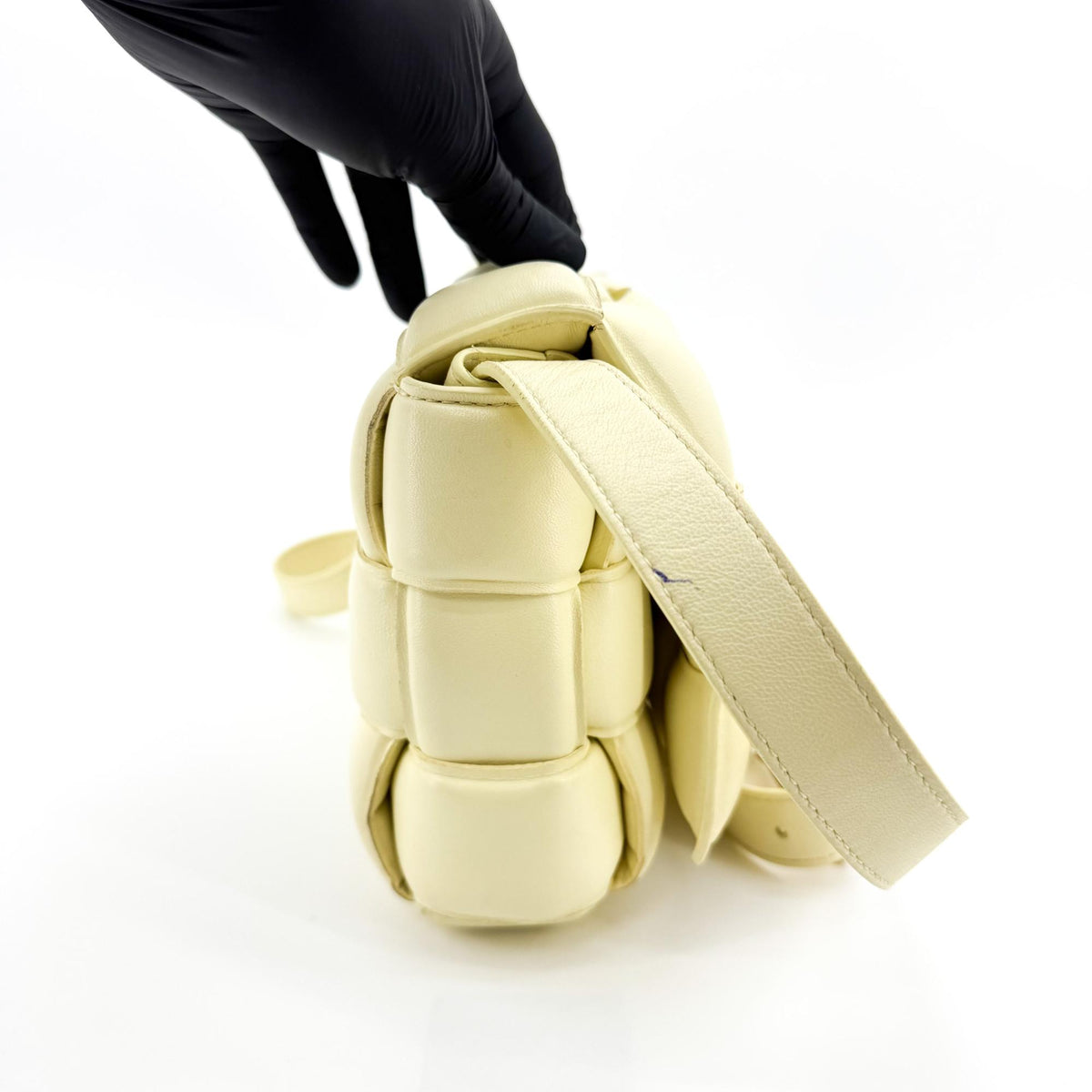 Bottega Veneta Cassette Padded Maxi Intrecciato Leather Yellow Leather Crossbody Bag Bag (Pre-Owned)