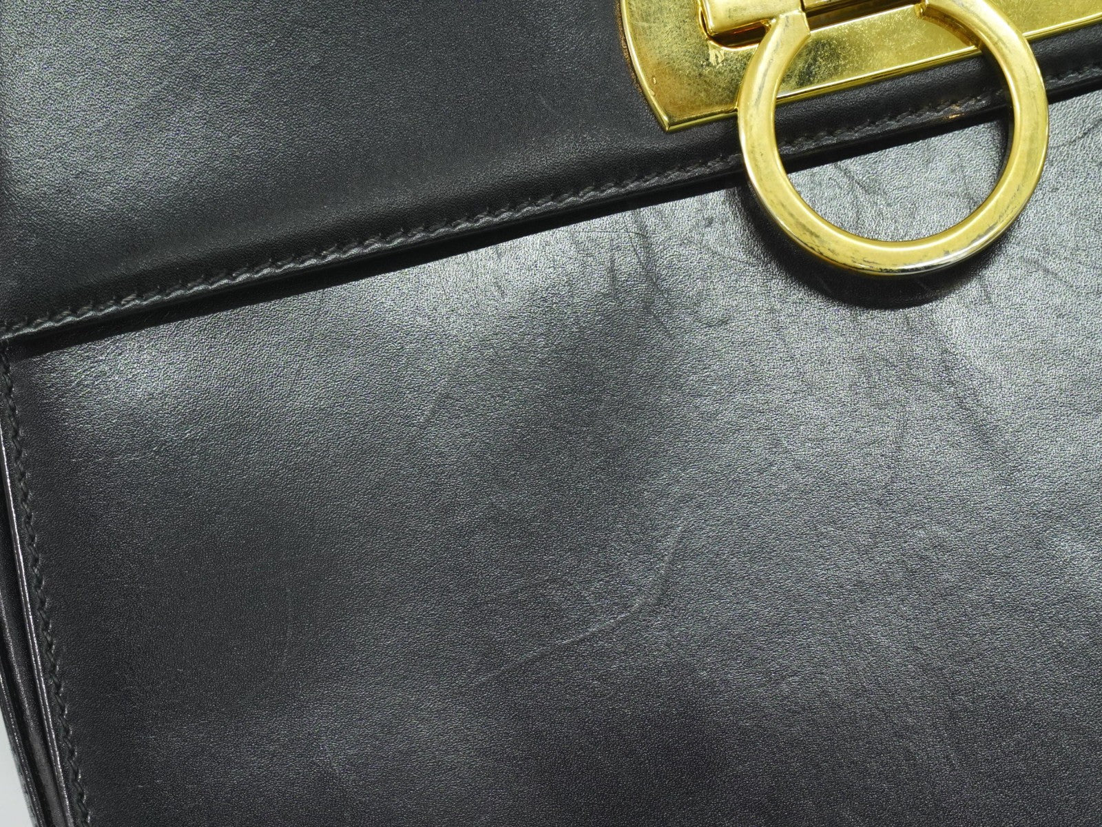 Salvatore Ferragamo Gancini Leather Black Leather Shoulder Bag Bag (Pre-Owned)