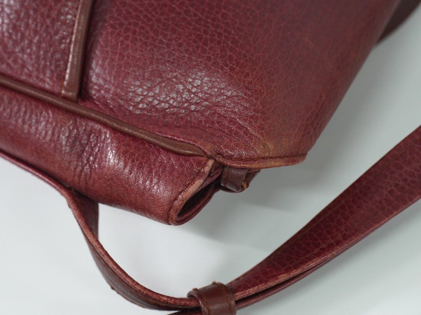 Cartier Vintage Must De Cartier Leather Burgundy Leather Shoulder Bag Bag (Pre-Owned)