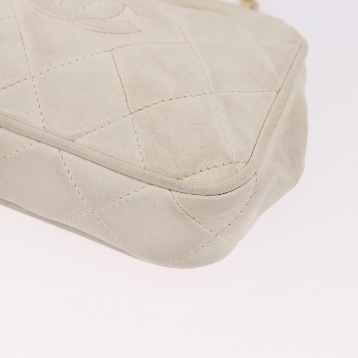 Chanel Vintage Diamond Cc Tassel Quilted Leather White Leather Shoulder Bag Bag (Pre-Owned)