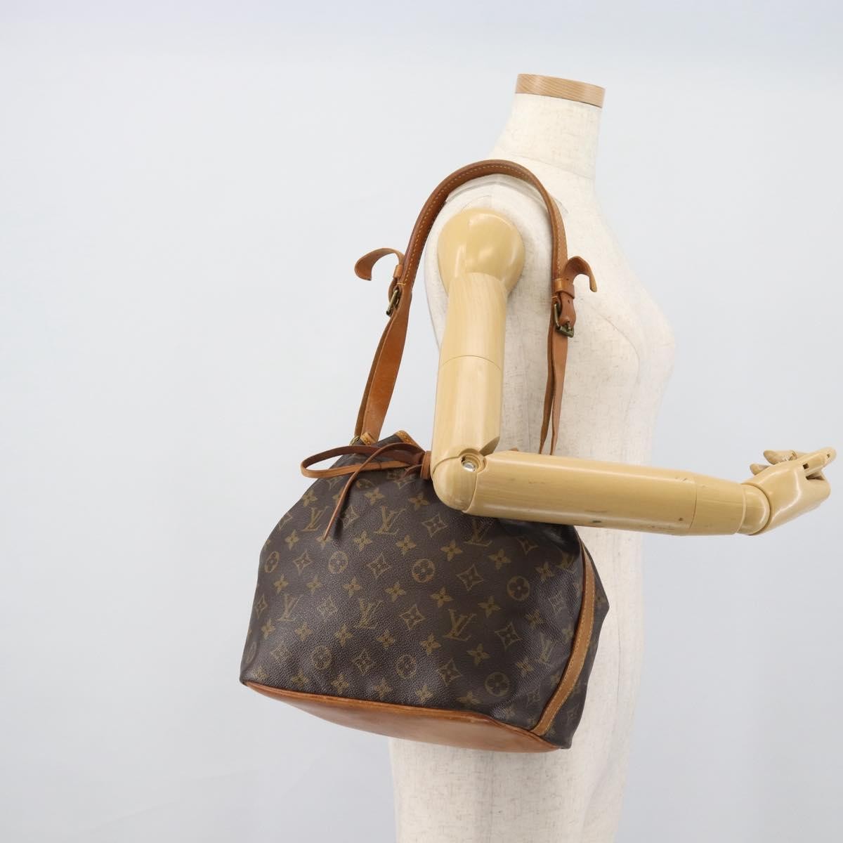 Louis Vuitton Petit Noe Monogram Canvas Brown Canvas Shoulder Bag Bag (Pre-Owned)