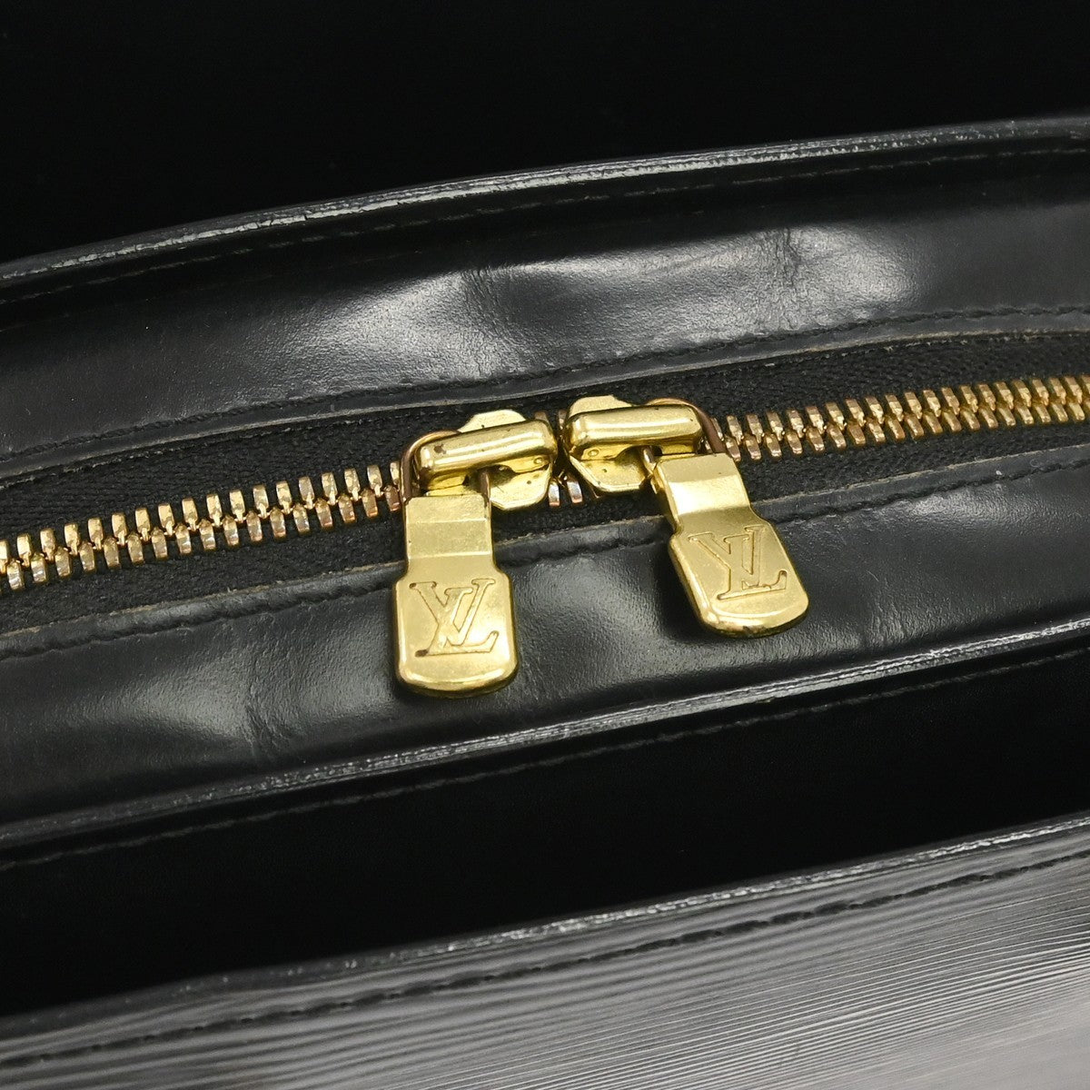 Louis Vuitton Pont Neuf Epi Black Leather Handbag (Pre-Owned)