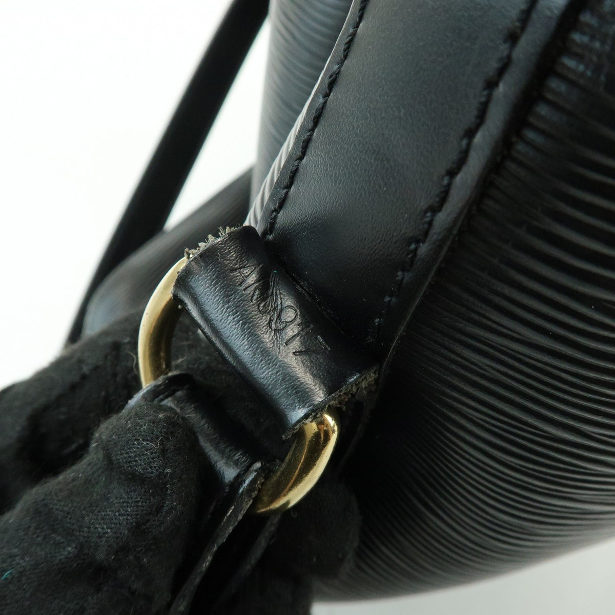 Louis Vuitton Petit Noe Epi Leather Black Leather Handbag (Pre-Owned)