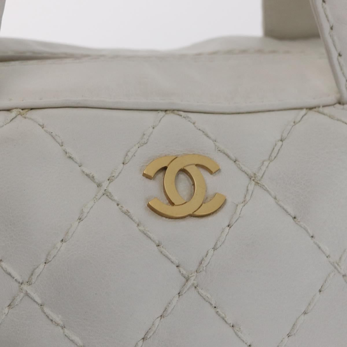 Chanel Vintage Cc Zip Around Bowler Quilted Caviar White Leather Handbag (Pre-Owned)