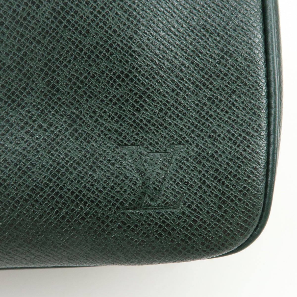 Louis Vuitton Toiletry Pouch Taiga Leather Green Leather Clutche & Pouche Bag (Pre-Owned)