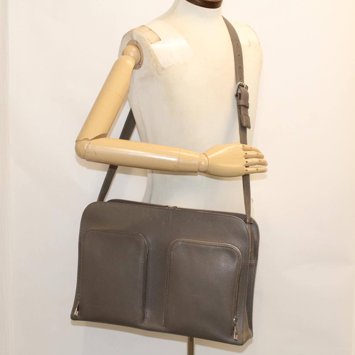 Louis Vuitton Naxos Leather Gray Leather Shoulder Bag Bag (Pre-Owned)