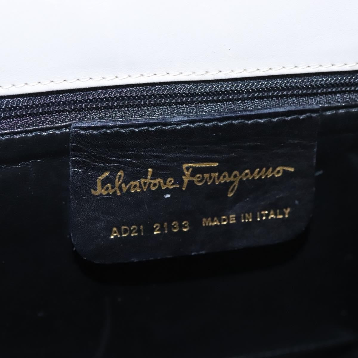 Salvatore Ferragamo Vintage Chain Leather Beige Leather Shoulder Bag Bag (Pre-Owned)