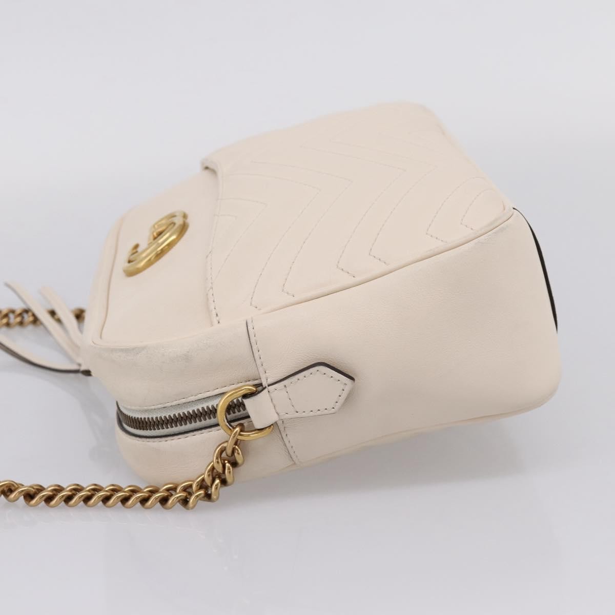 Gucci Gg Marmont Multi-Use Matelasse Leather White Leather Handbag (Pre-Owned)
