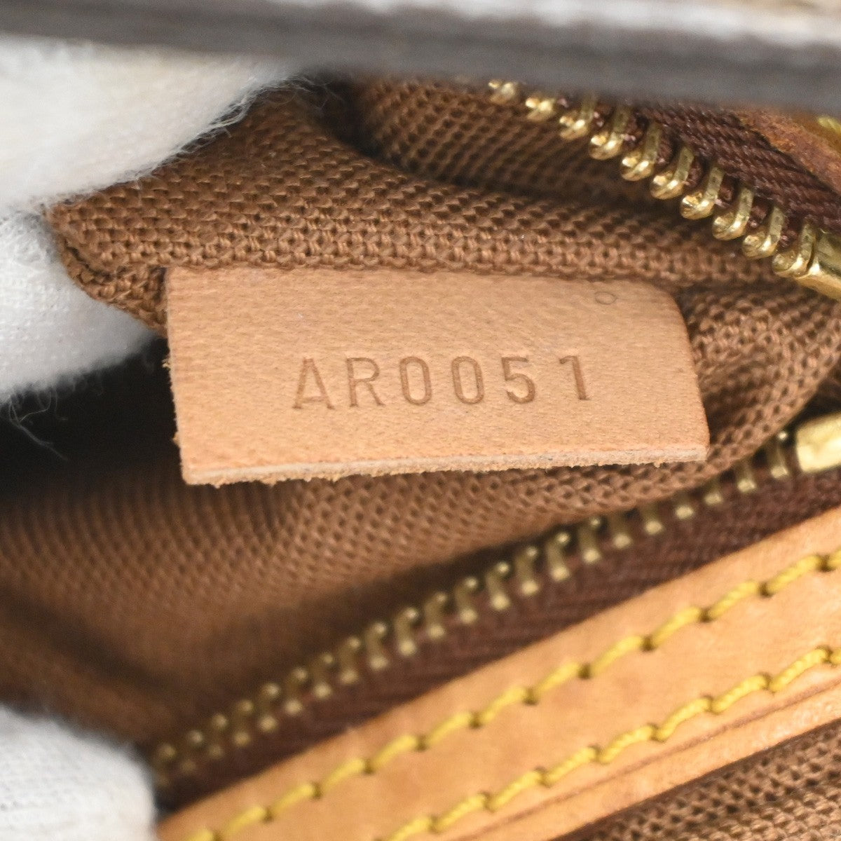 Louis Vuitton Trotteur Monogram Canvas Brown Canvas Handbag (Pre-Owned)