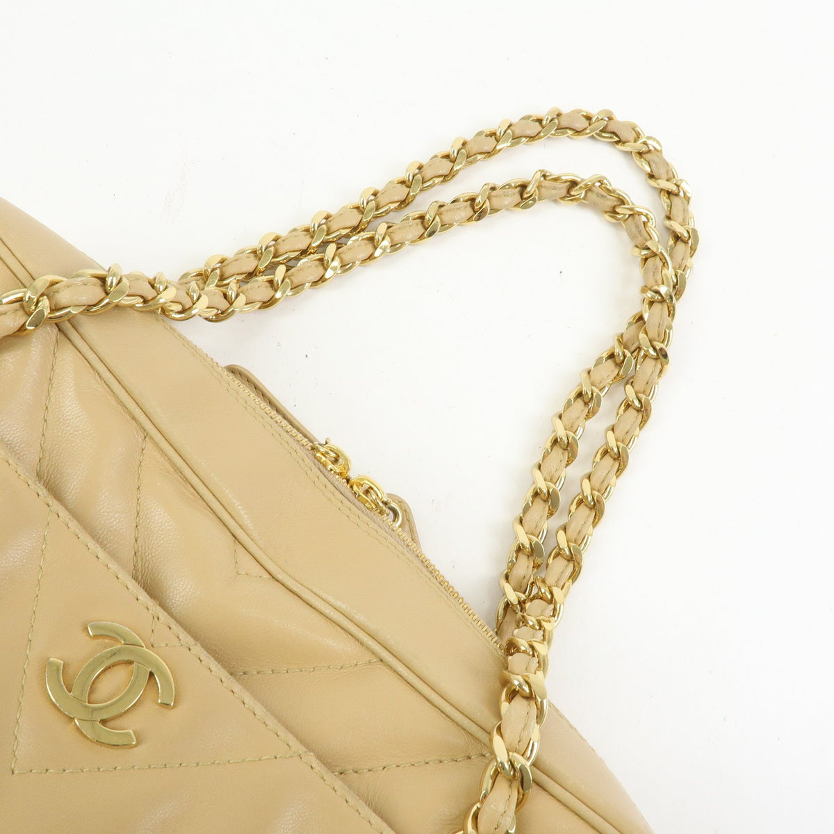 Chanel Vintage Pocket Camera Chevron Lambskin Beige Leather Handbag (Pre-Owned)