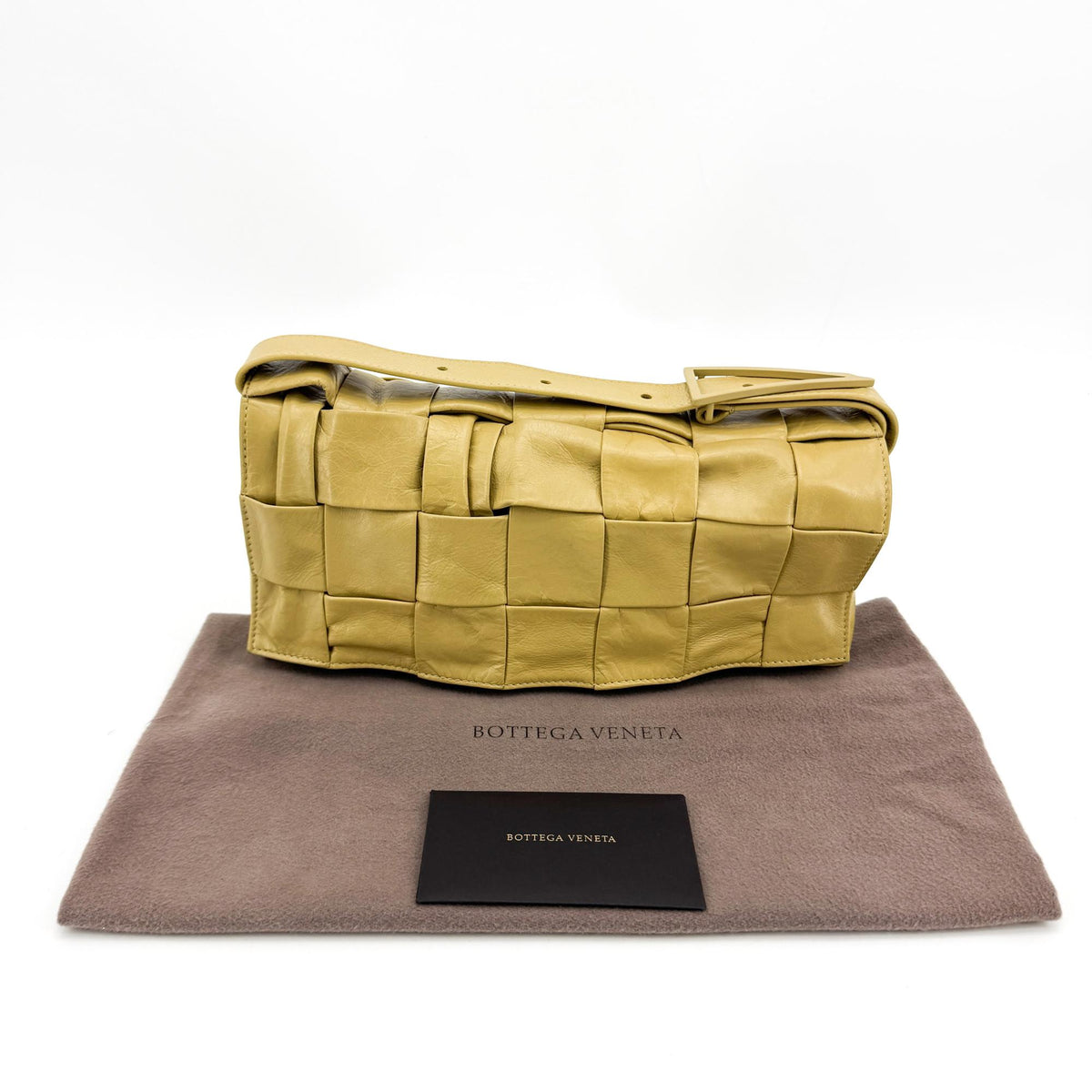 Bottega Veneta Cassette Maxi Intrecciato Leather Yellow Leather Crossbody Bag Bag (Pre-Owned)