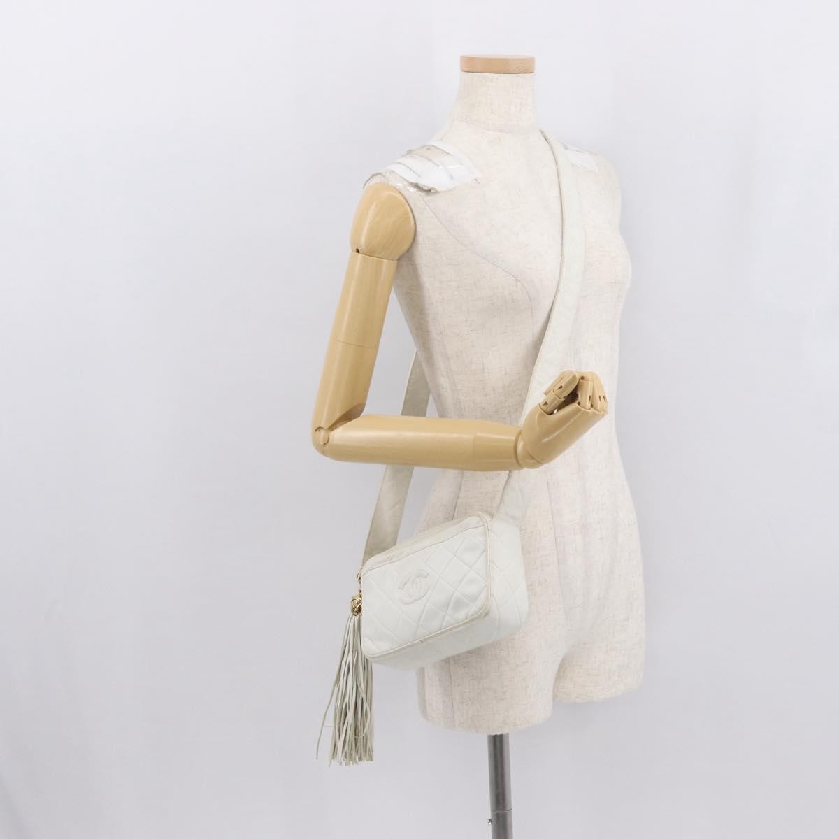 Chanel Vintage Diamond Cc Slit Pocket Camera Quilted Leather White Leather Shoulder Bag Bag (Pre-Owned)