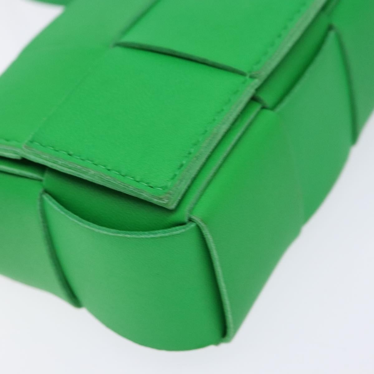 Bottega Veneta Cassette Maxi Intrecciato Leather Green Leather Crossbody Bag Bag (Pre-Owned)