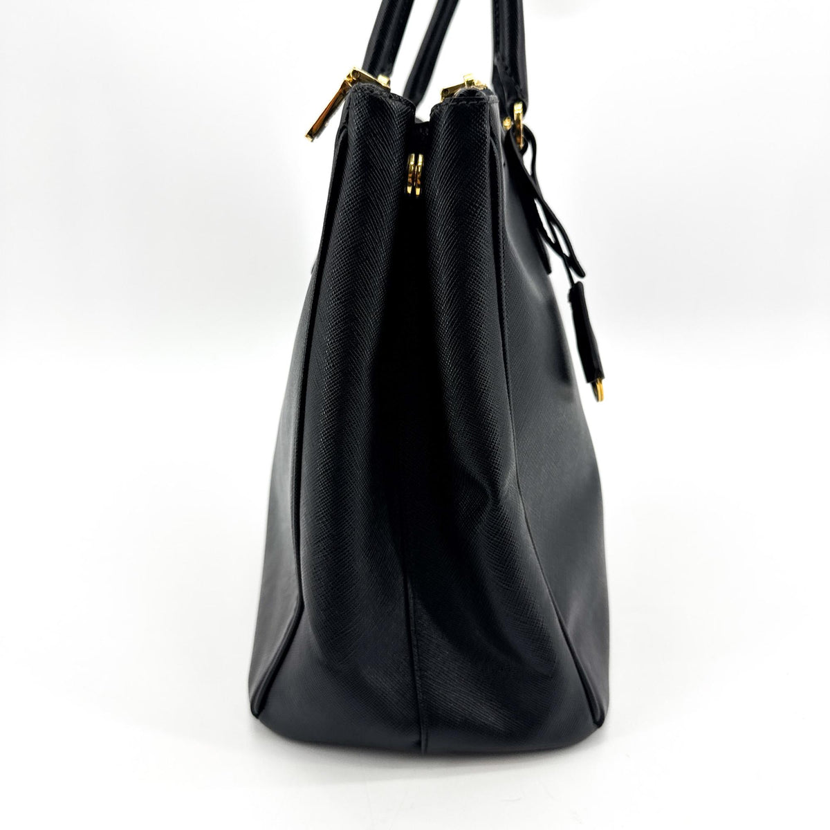 Prada Galliera Saffiano Leather Black Leather Handbag (Pre-Owned)