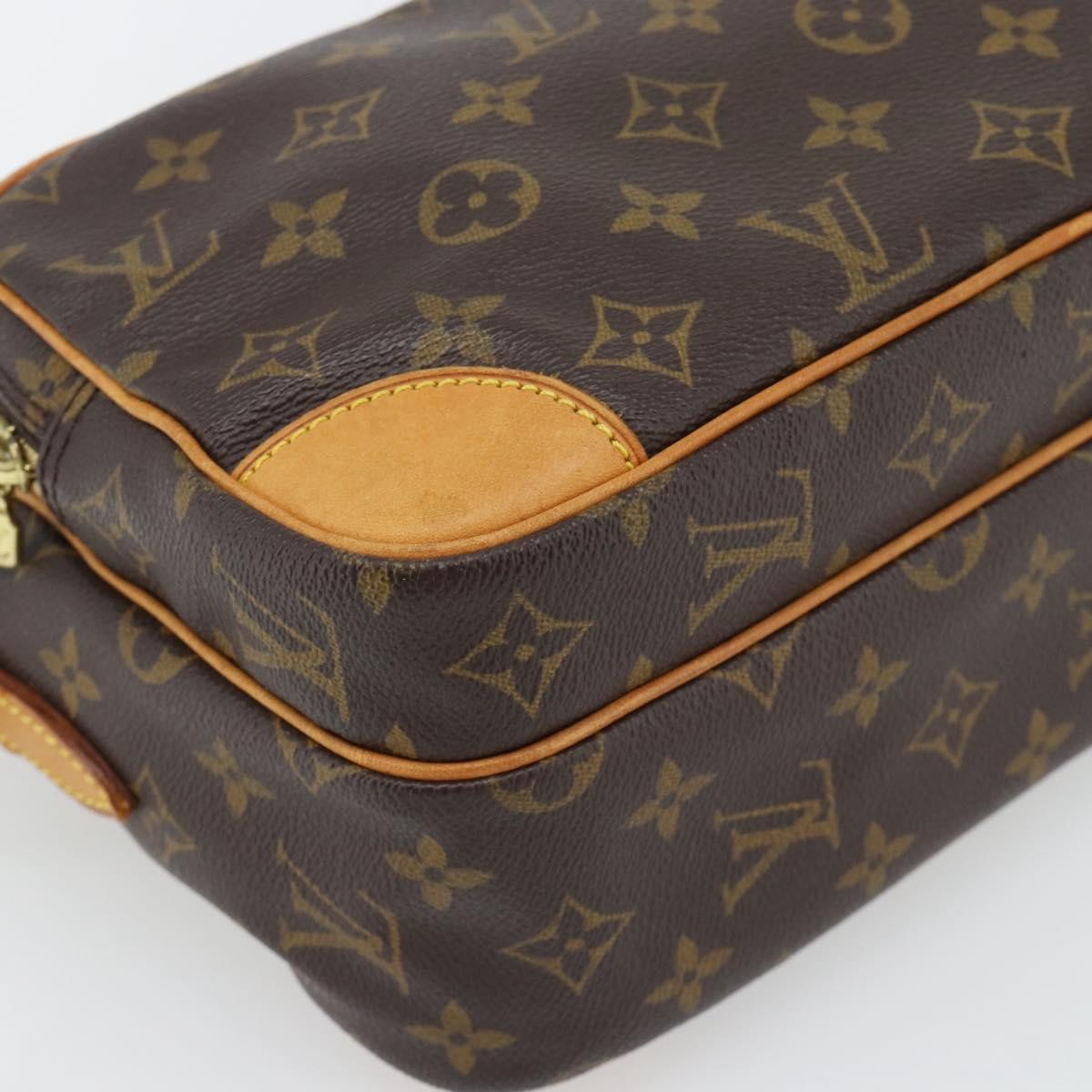 Louis Vuitton Nil Messenger Monogram Canvas Brown Canvas Shoulder Bag Bag (Pre-Owned)