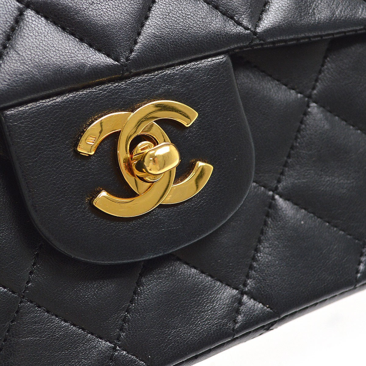 Chanel Vintage Classic Single Flap Quilted Lambskin Black Leather Handbag (Pre-Owned)