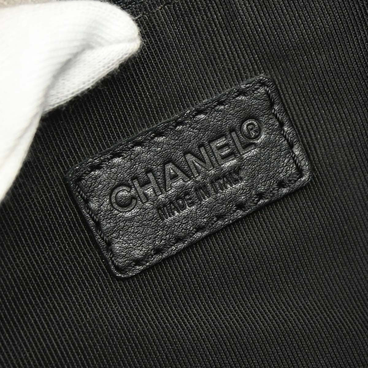 Chanel Surpique Zip Around Satchel Quilted Leather Black Leather Handbag (Pre-Owned)