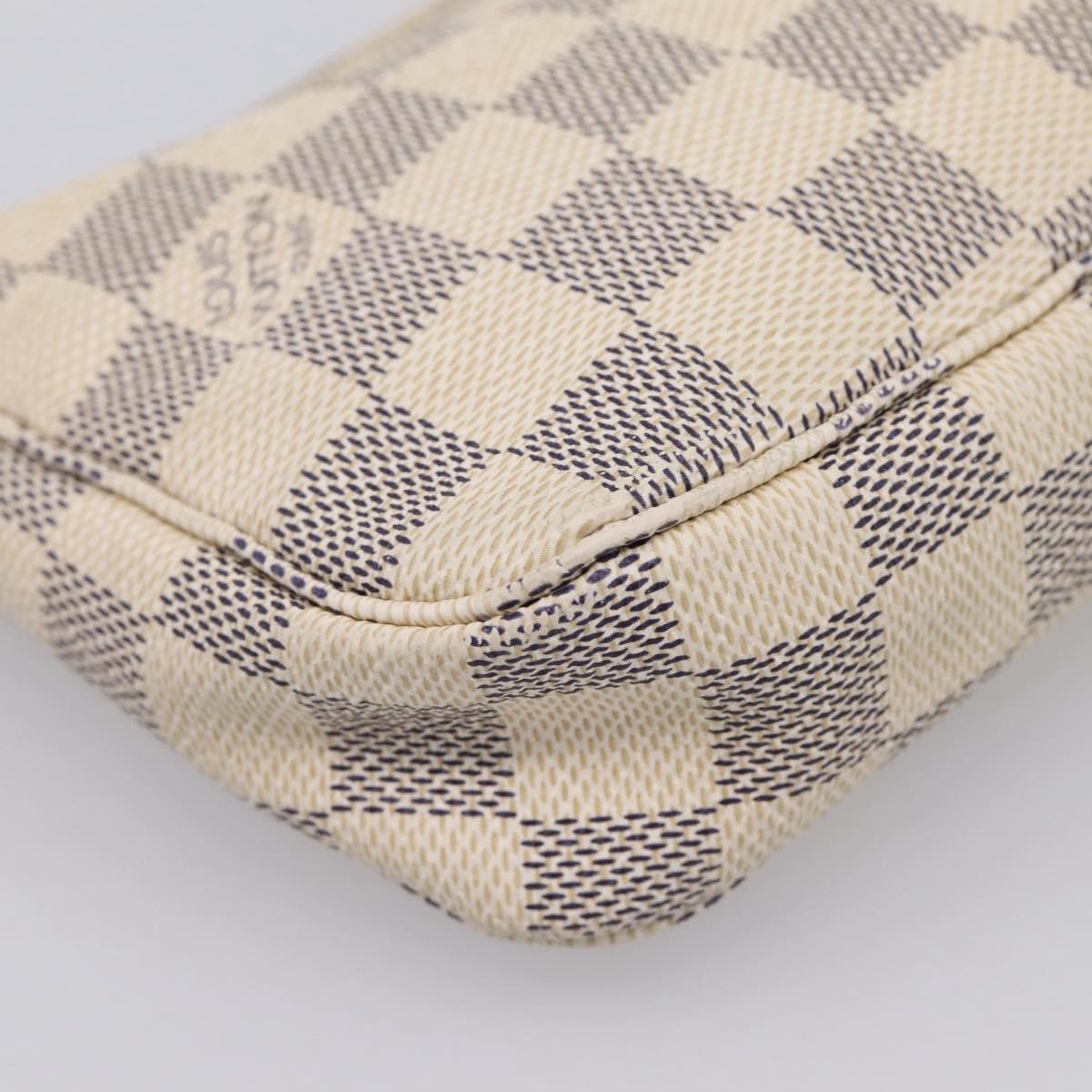 Louis Vuitton Pochette Accessoires Nm Damier White Canvas Clutche & Pouche Bag (Pre-Owned)