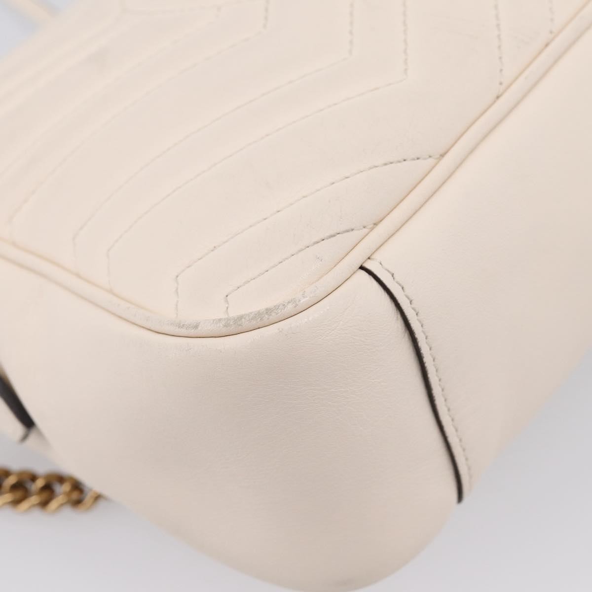 Gucci Gg Marmont Multi-Use Matelasse Leather White Leather Handbag (Pre-Owned)