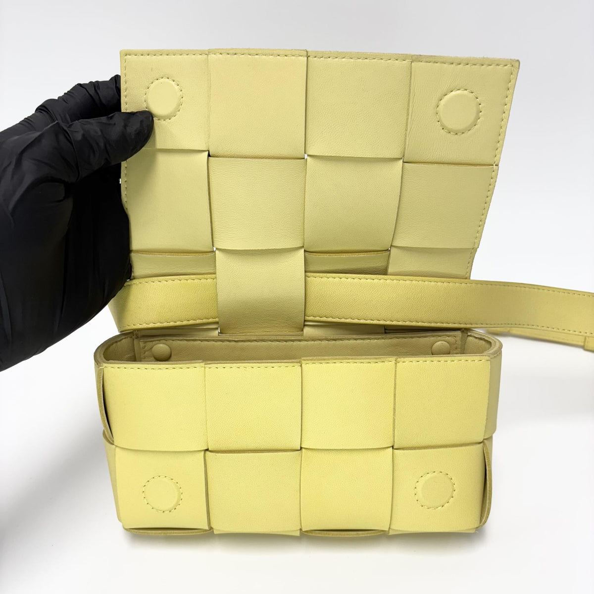 Bottega Veneta Fun Cassette Maxi Intrecciato Leather Yellow Leather Crossbody Bag Bag (Pre-Owned)
