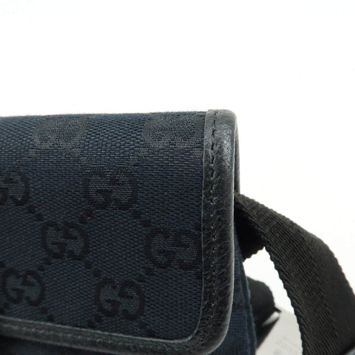 Gucci Buckle Belt Gg Canvas Black Canvas Handbag (Pre-Owned)