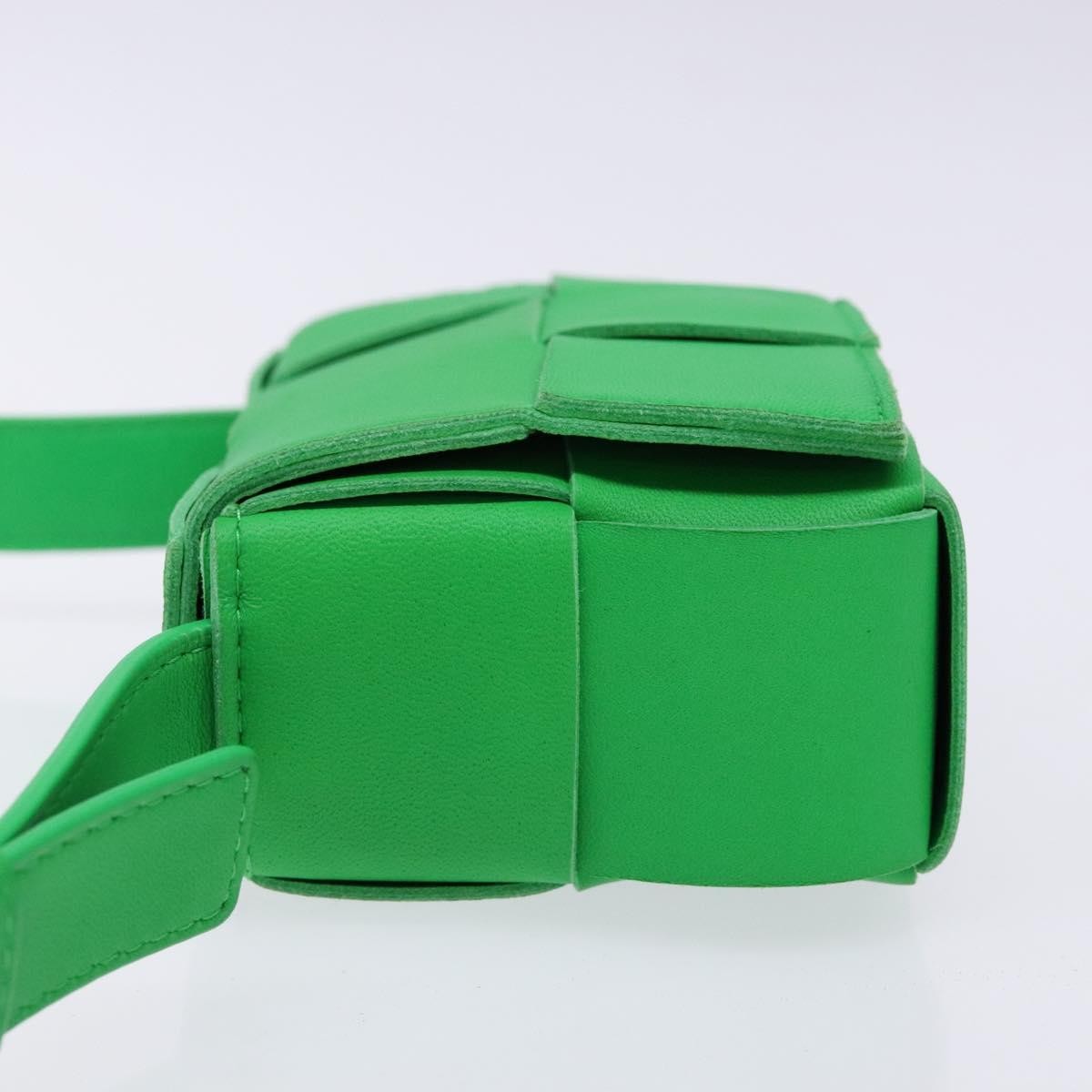 Bottega Veneta Cassette Maxi Intrecciato Leather Green Leather Crossbody Bag Bag (Pre-Owned)