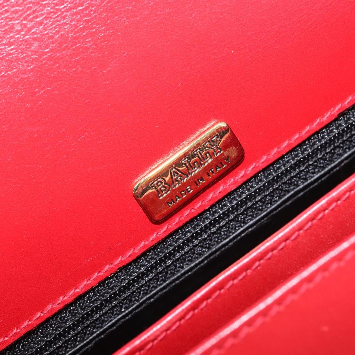 Bally Vintage Leather Red Leather Shoulder Bag Bag (Pre-Owned)