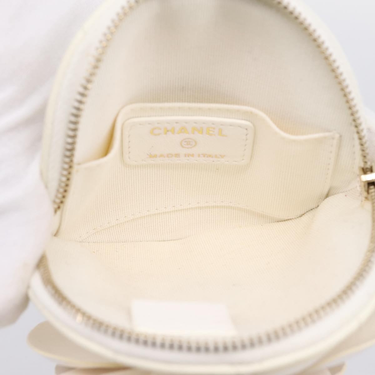 Chanel Camellia Round Clutch With Chain Lambskin White Leather Clutche & Pouche Bag (Pre-Owned)