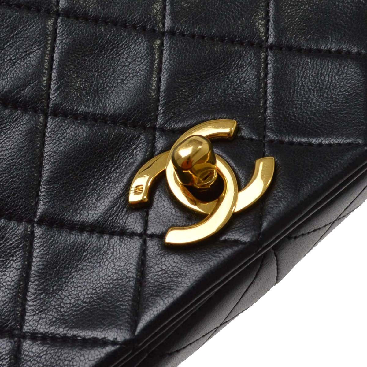 Chanel Vintage Full Flap Quilted Lambskin Black Leather Handbag (Pre-Owned)