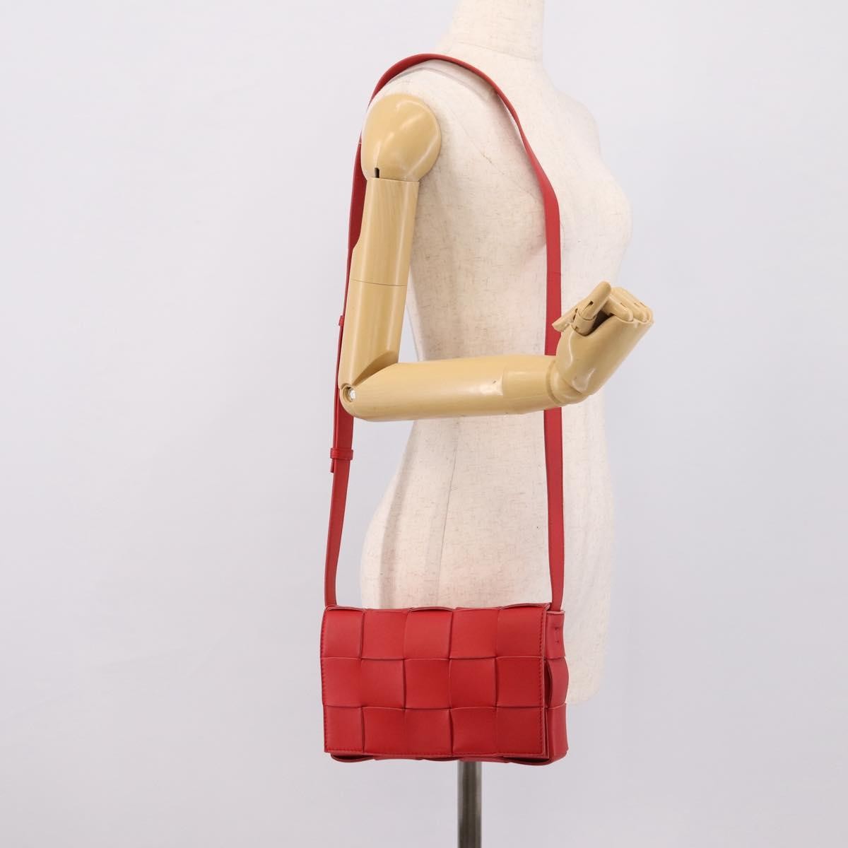 Bottega Veneta Cassette Maxi Intrecciato Leather Red Leather Crossbody Bag Bag (Pre-Owned)