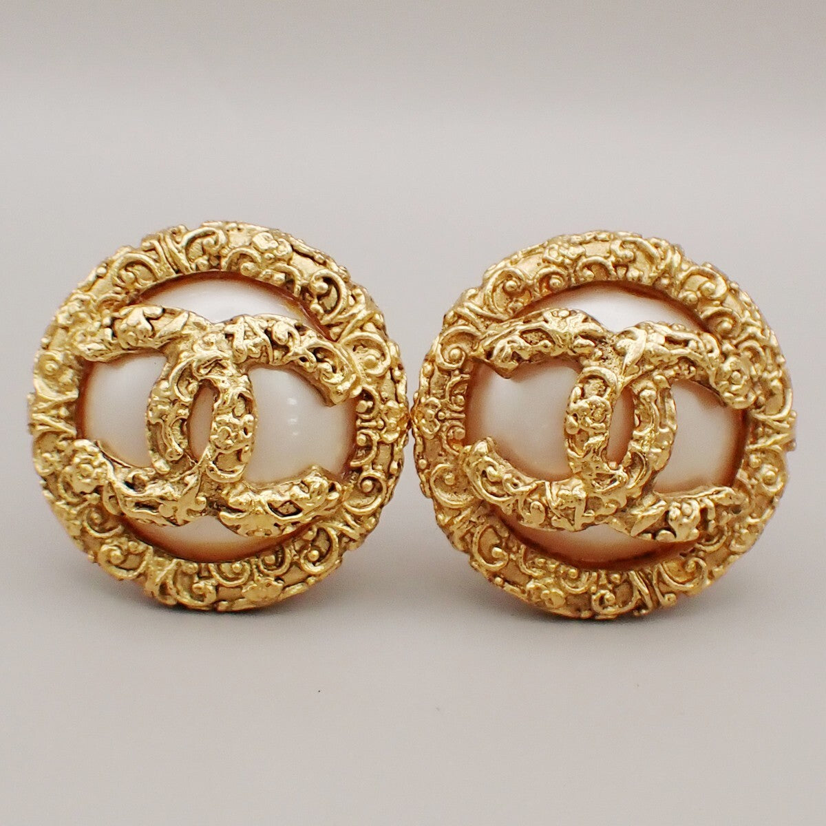 Chanel Vintage Cc Logo Round Clip-On Metal With Crystals Gold Gold_Plated,Pearl Earrings Jewelry (Pre-Owned)