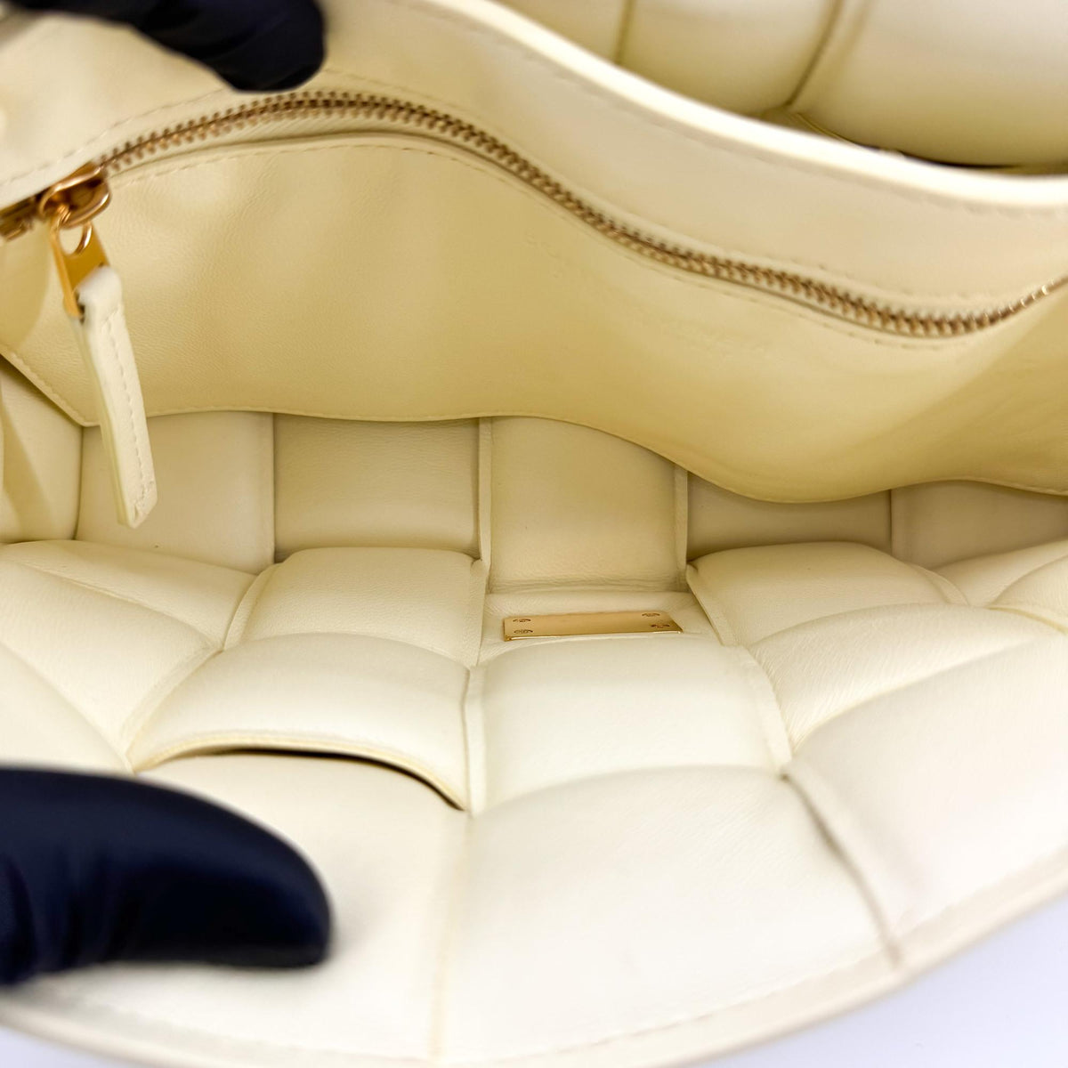 Bottega Veneta Cassette Padded Maxi Intrecciato Leather Yellow Leather Crossbody Bag Bag (Pre-Owned)