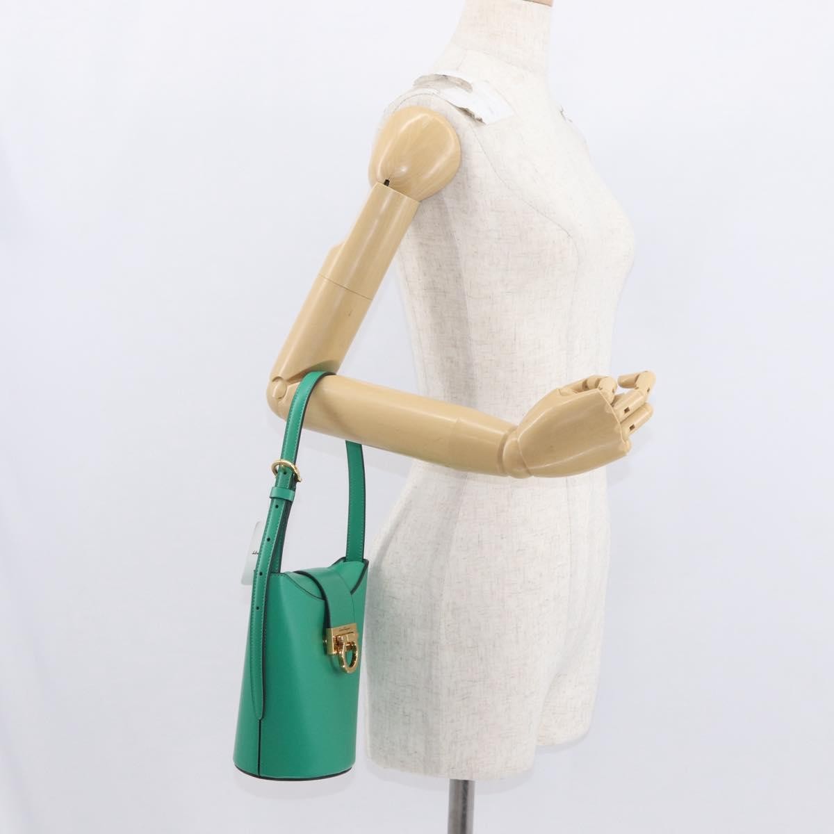 Salvatore Ferragamo Gancini Leather Green Leather Handbag (Pre-Owned)