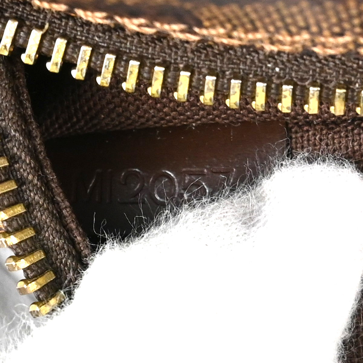 Louis Vuitton Olav Damier Brown Canvas Handbag (Pre-Owned)
