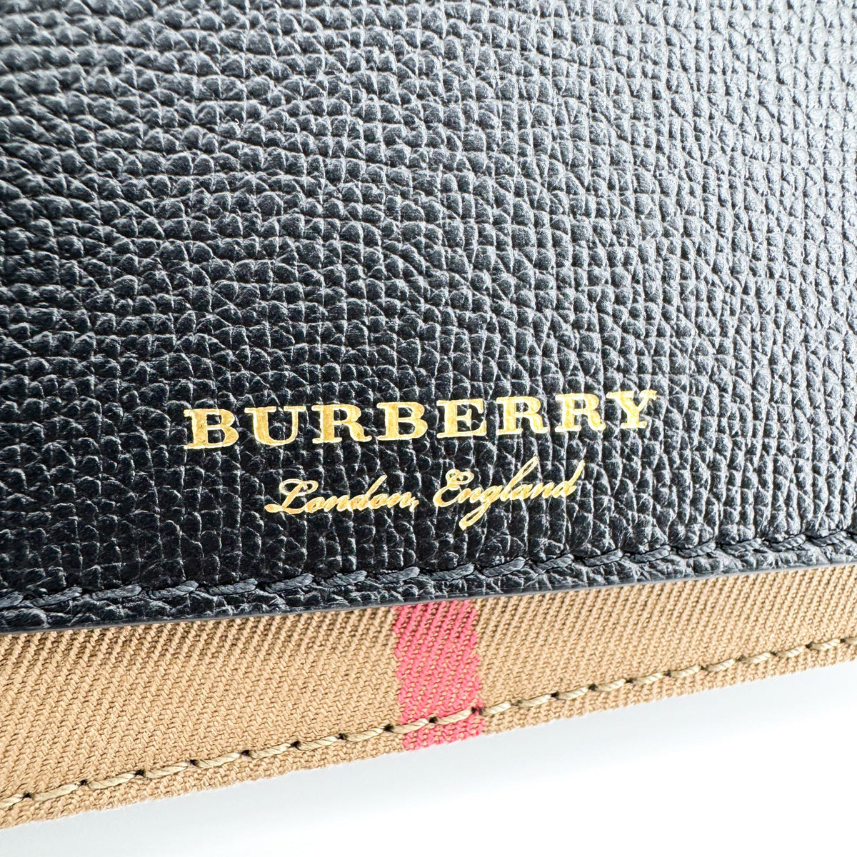 Burberry Hampshire Leather And Vintage Check Canvas Black Leather Shoulder Bag Bag (Pre-Owned)