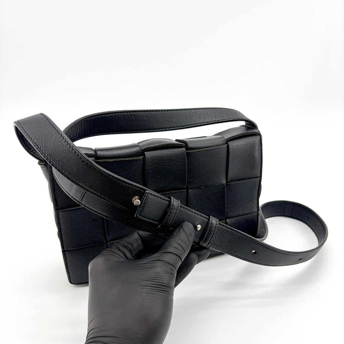 Bottega Veneta Cassette Maxi Intrecciato Patent Black Leather Crossbody Bag Bag (Pre-Owned)