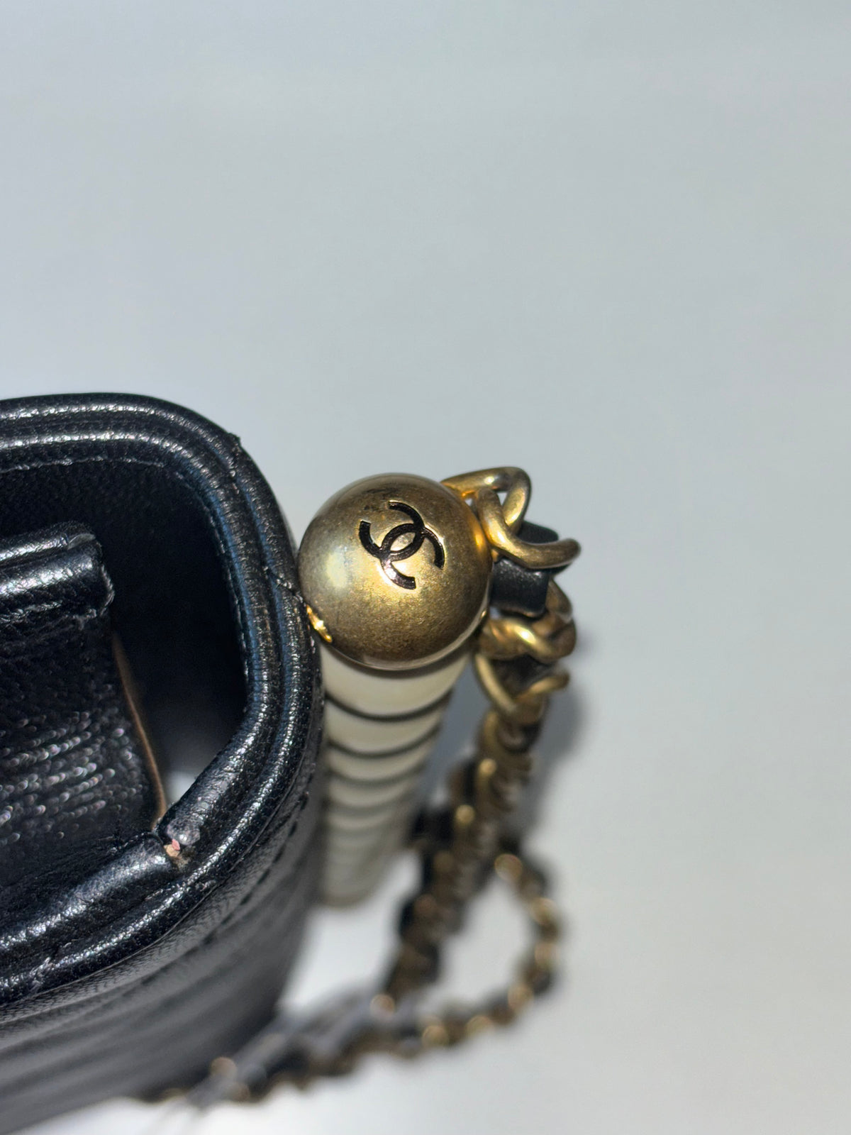 Chanel Chic Pearls Flap Clutch With Chain Quilted Lambskin Black Leather Crossbody Bag Bag (Pre-Owned)