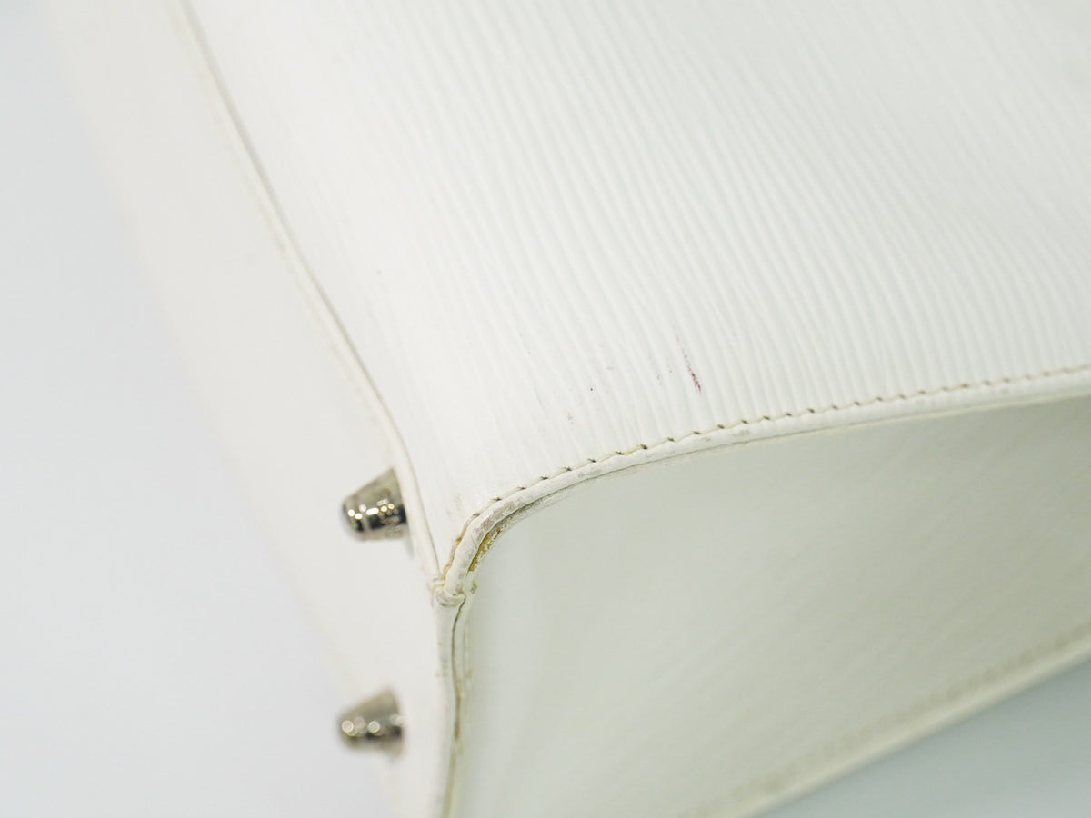 Fendi Vintage Handbag Leather White Leather Handbag (Pre-Owned)