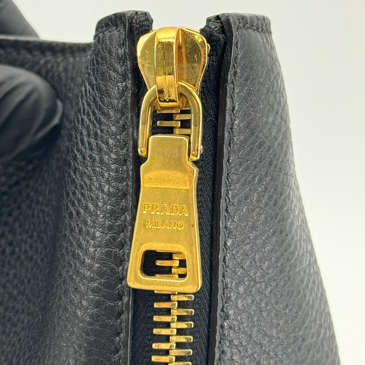 Prada Side Zip Convertible Vitello Daino Black Leather Tote Bag Bag (Pre-Owned)