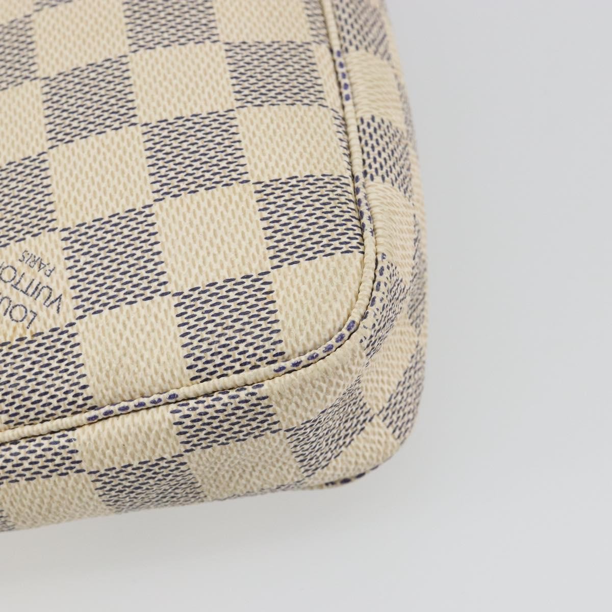 Louis Vuitton Pochette Accessoires Damier Beige Canvas Clutche & Pouche Bag (Pre-Owned)