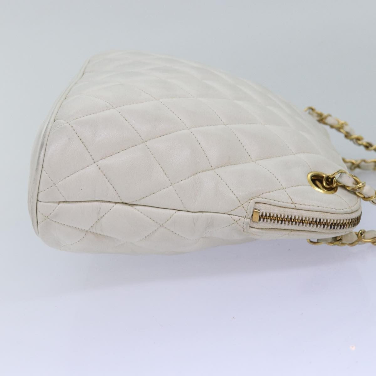Chanel Vintage Zip Chain Quilted Caviar White Leather Shoulder Bag Bag (Pre-Owned)