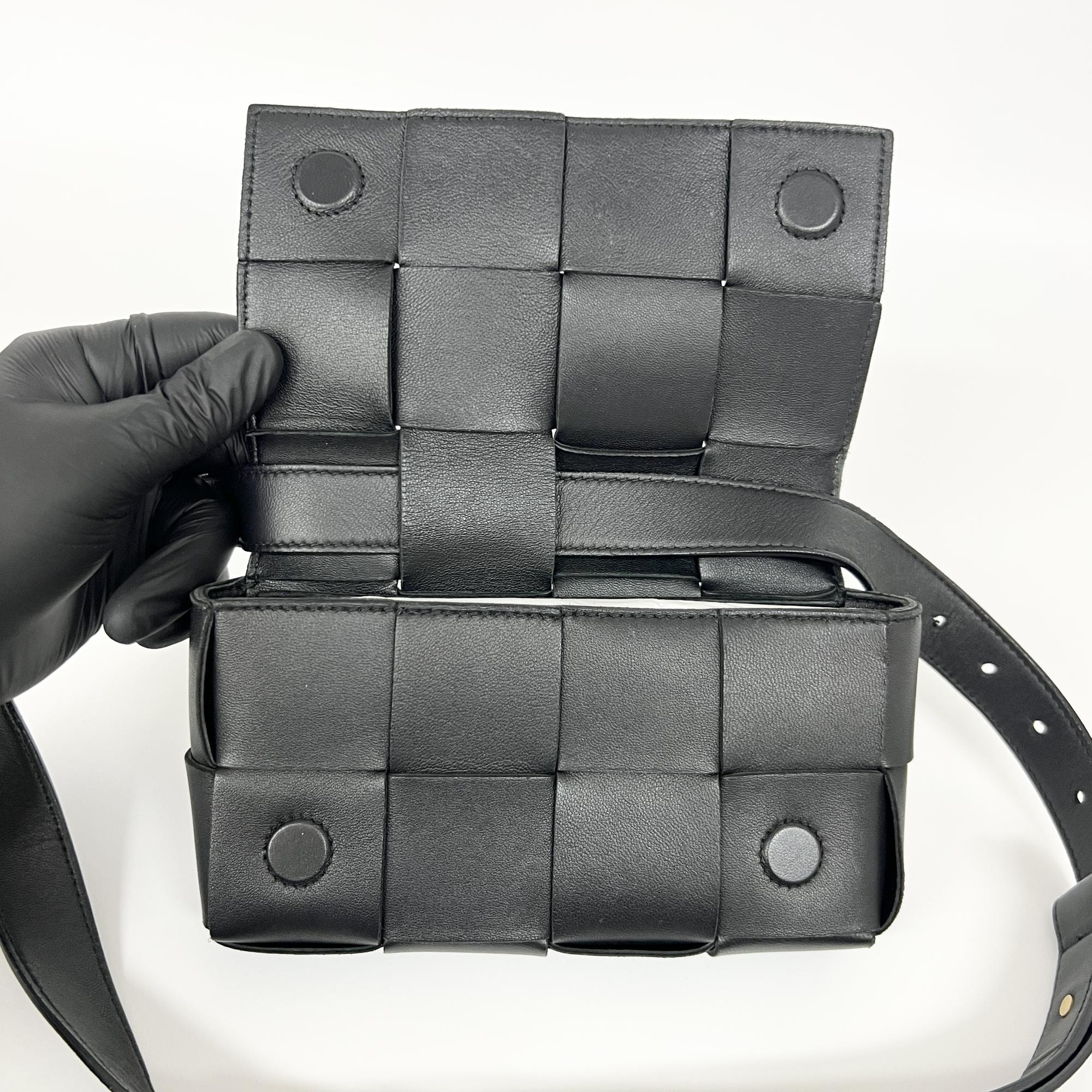 Bottega Veneta Cassette Belt Maxi Intrecciato Leather Black Leather Clutche & Pouche Bag (Pre-Owned)