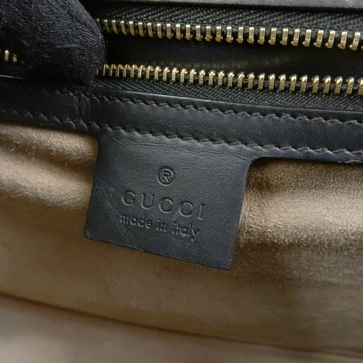 Gucci Sylvie Leather Black Leather Shoulder Bag Bag (Pre-Owned)