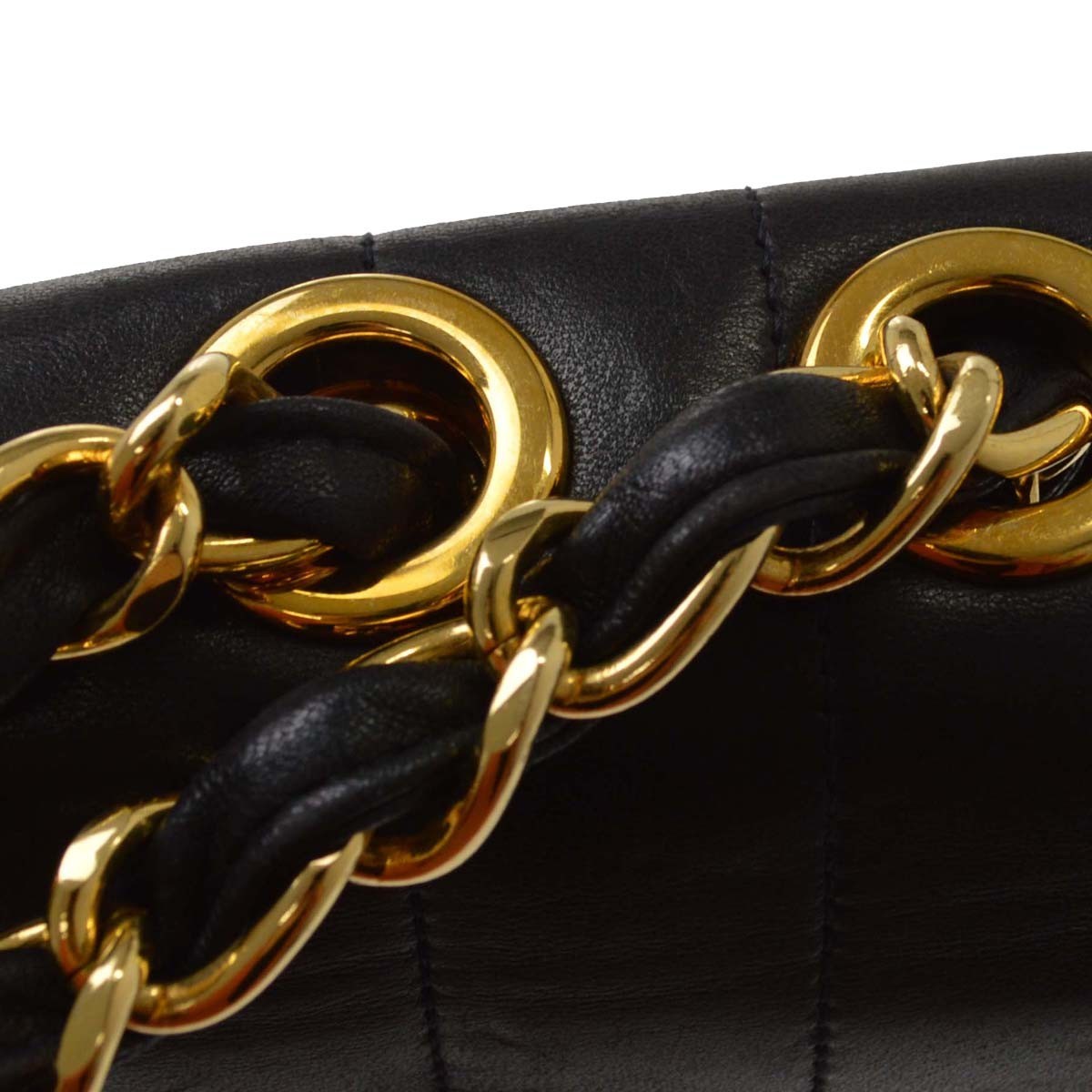 Chanel Vintage Classic Single Flap Vertical Quilt Lambskin Black Leather Handbag (Pre-Owned)