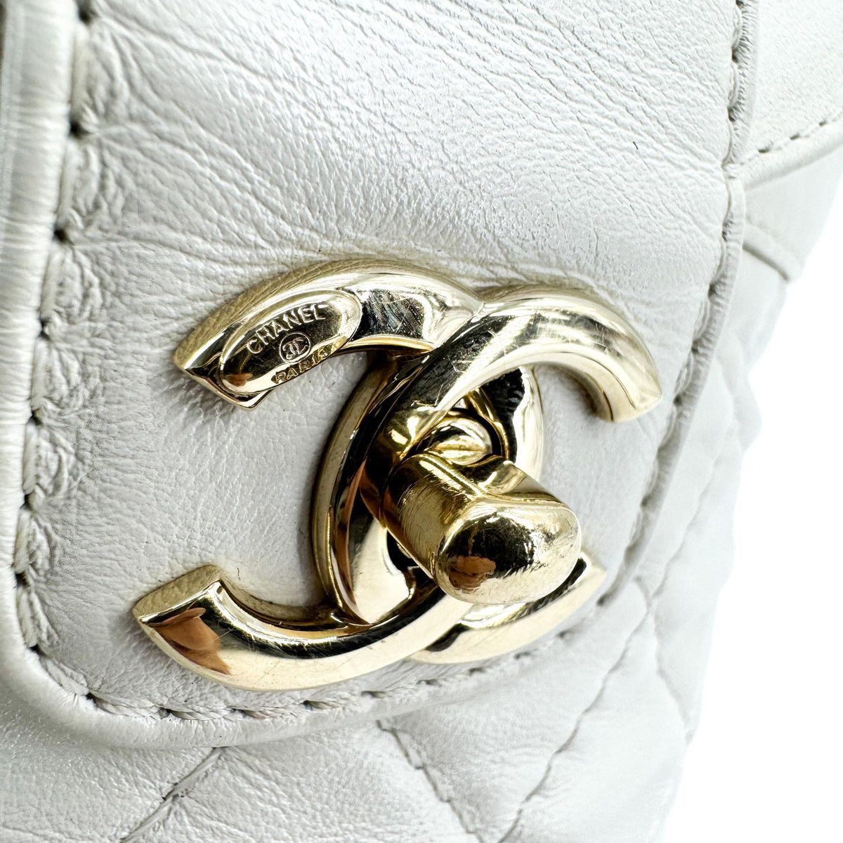 Chanel Cc Lock Flap Bucket Quilted Lambskin White Leather Shoulder Bag Bag (Pre-Owned)