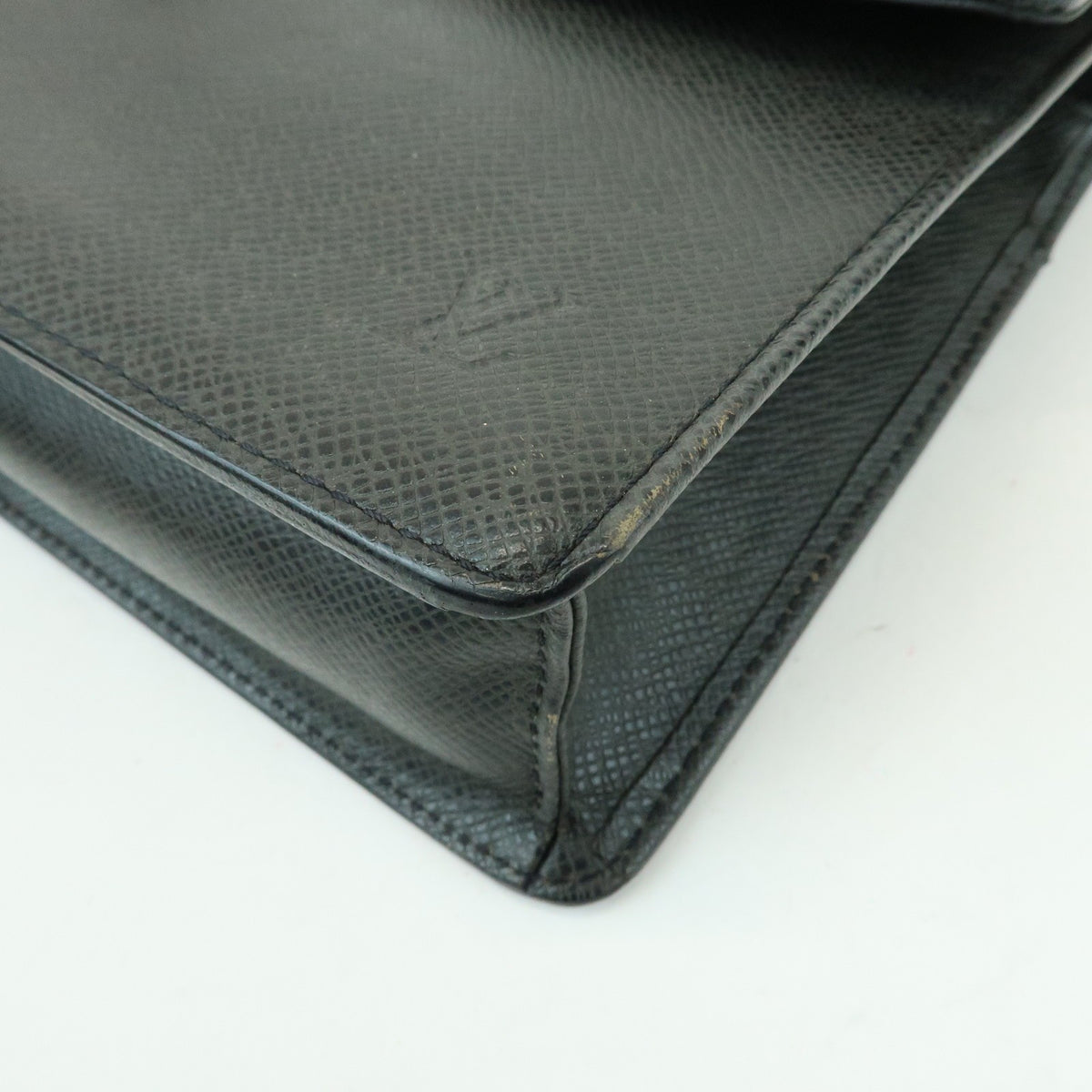 Louis Vuitton Selenga Pochette Taiga Leather Gray Leather Clutche & Pouche Bag (Pre-Owned)