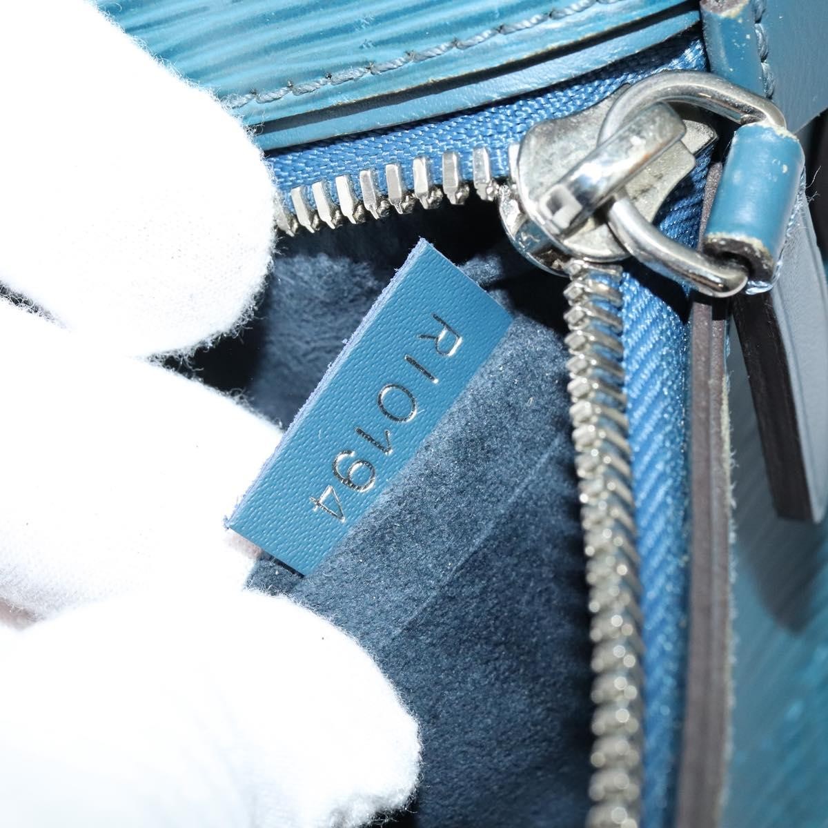 Louis Vuitton Neo Hoche Clutch Epi Leather Blue Leather Clutche & Pouche Bag (Pre-Owned)