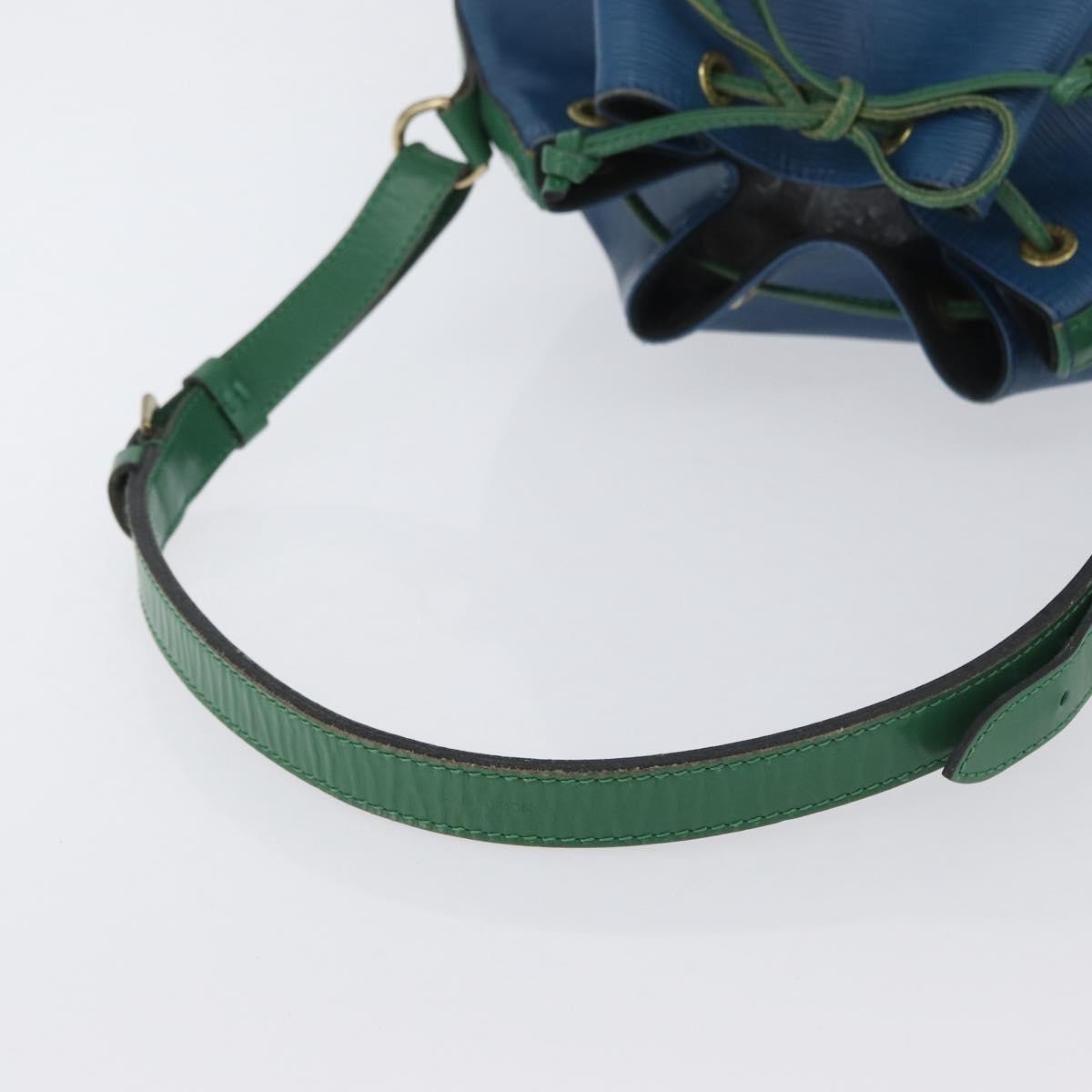 Louis Vuitton Bicolor Noe Epi Leather Blue Leather Shoulder Bag Bag (Pre-Owned)