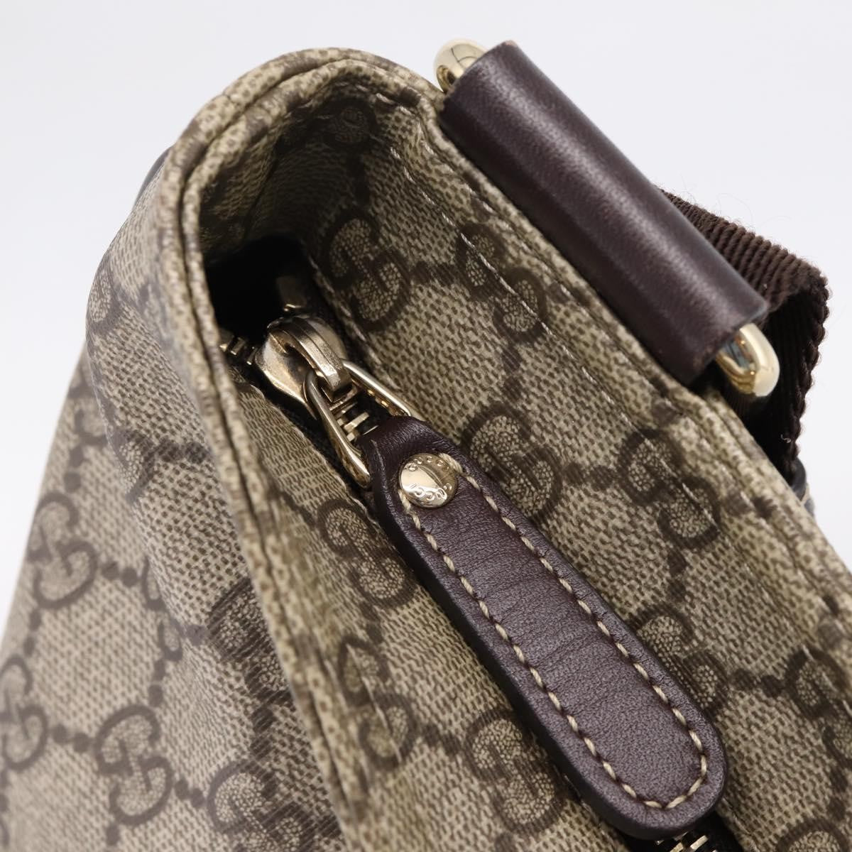 Gucci Zip Top Messenger Gg Coated Canvas Beige Canvas Handbag (Pre-Owned)